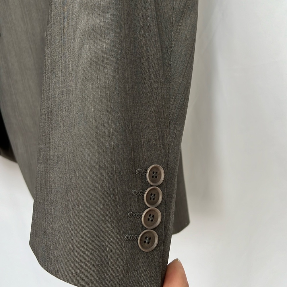 Calvin Klein Men’s Light Grey Striped Two-Piece Suit (44R, 38/30) - Picture 5 of 14